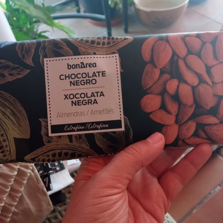 photo of BonÀrea Chocolate negro con almendras shared by @lalocadelosgatos8 on  11 Sep 2021 - review