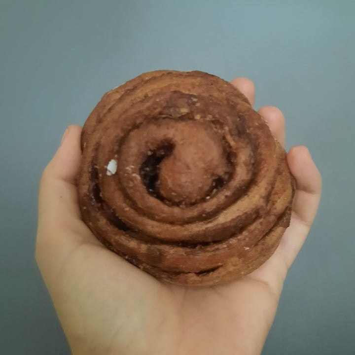 review photo of Les Pompe Panadería Rol De Canela shared by @greasy-vegan on 22 Oct 2020 - review