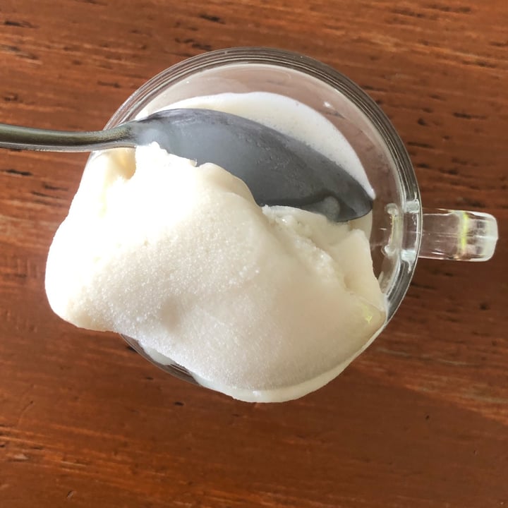 photo of Veggie Happy Helado de Coco con Vainilla shared by @basedoncaffeine on  02 Sep 2022 - review