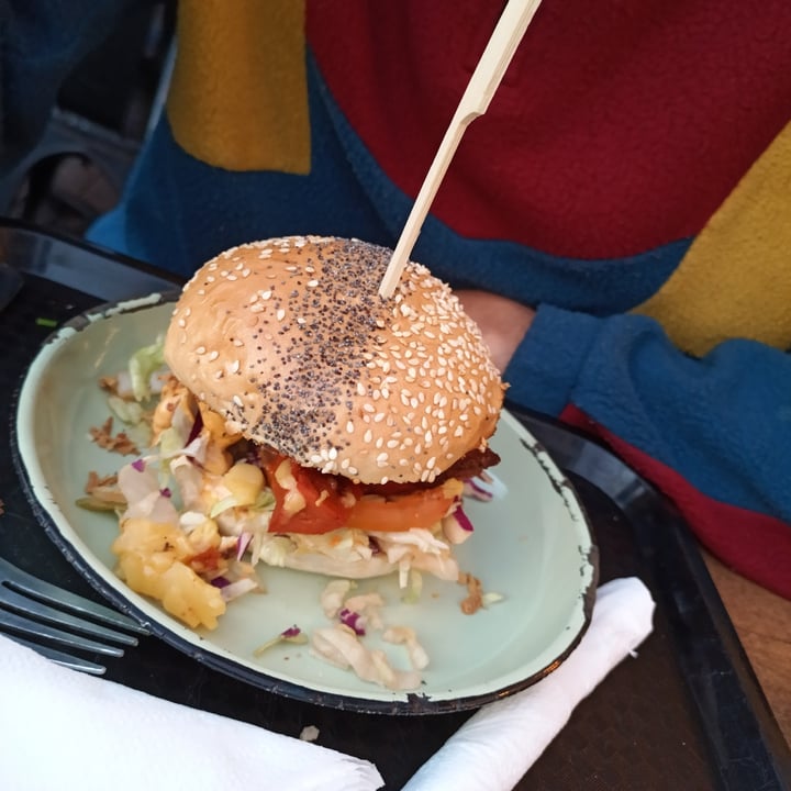 photo of Lekker Vegan Kloof Lekker meaty Burger shared by @rainjasmine on  16 Aug 2021 - review