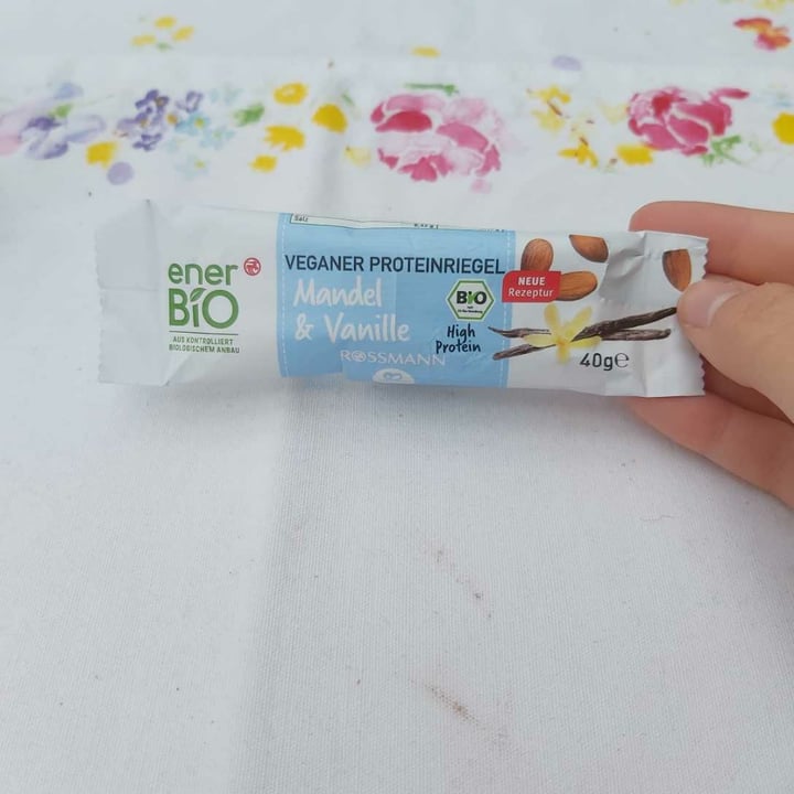 review photo of enerBio Veganer Proteinriegel Mandel & Vanille shared by @tonja on 13 Mar 2021 - review