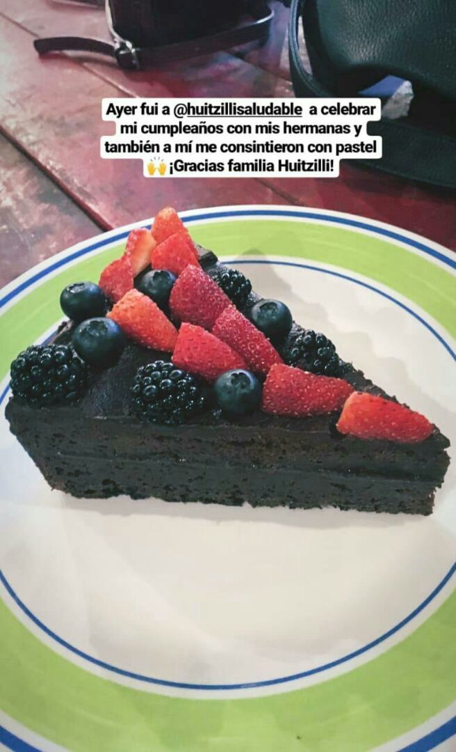 photo of Huitzilli Saludable Pastel de chocolate shared by @francocinavegano on  09 Dec 2019 - review