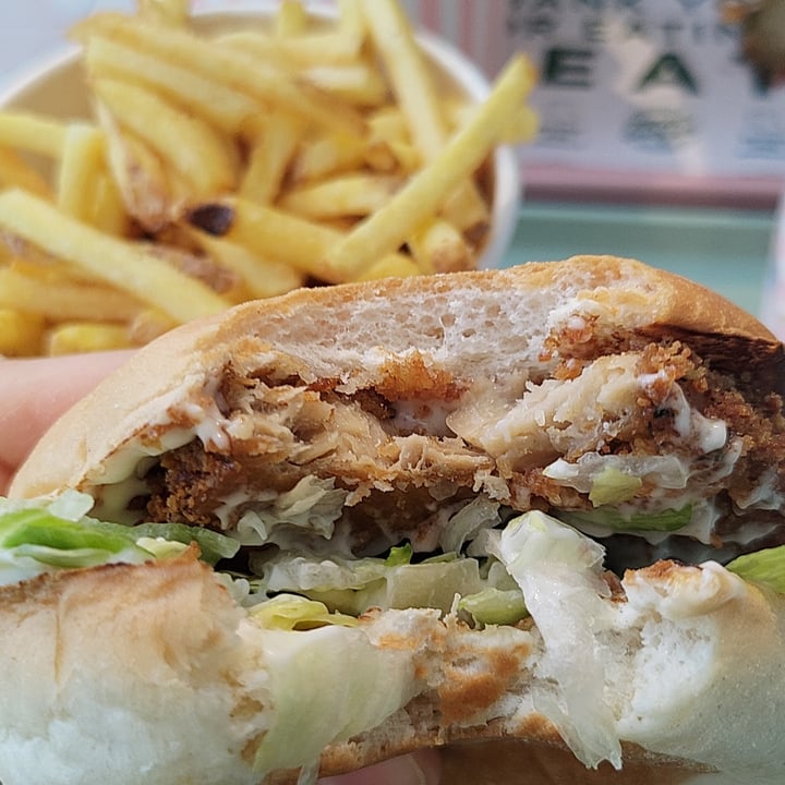 review photo of Neat Burger Chick'n Burger shared by @gio-sbircia on 25 Jun 2022 - review