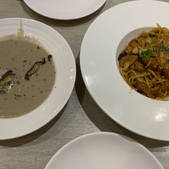 photo of Flavours by Saute Cashew Mushroom Soup shared by @tannfluffycowgomoo on  17 Jun 2022 - review