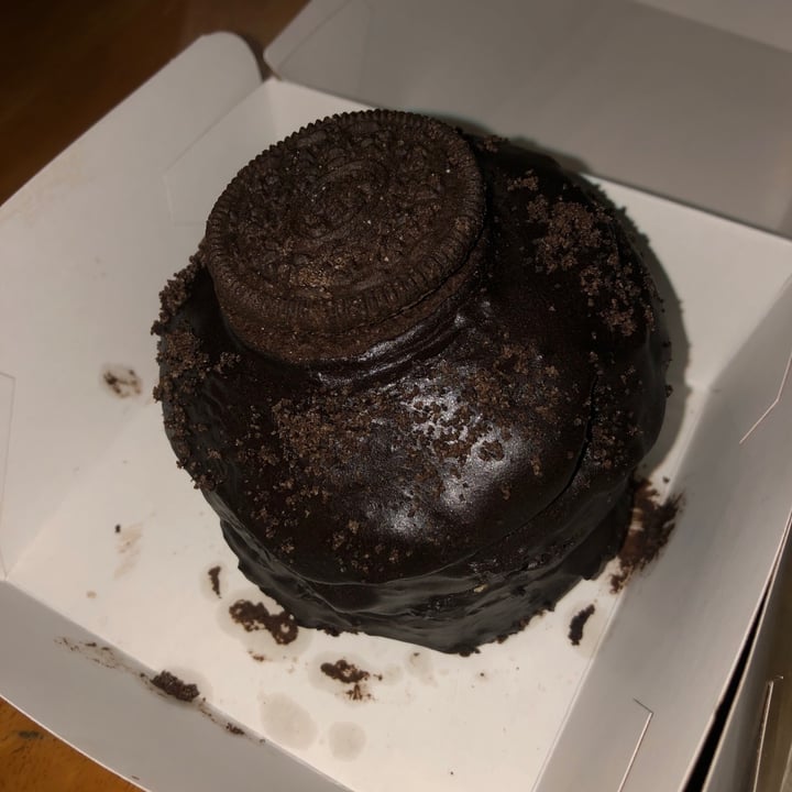 review photo of La coco C Chocolate Oreo Cake shared by @tazzwaite on 13 Jun 2020 - review