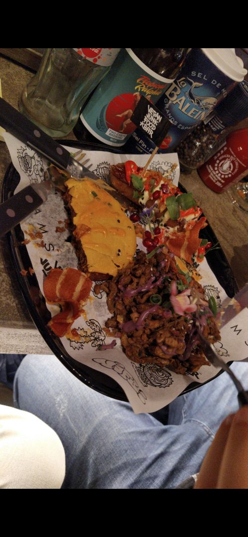 photo of Vegan Junk Food Bar Kapsalon shared by @katyapop on  15 Feb 2020 - review