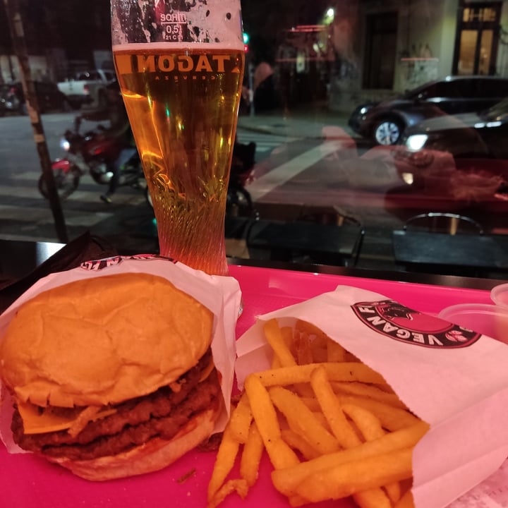 review photo of VEGAN FOX Hamburguesa Crispy shared by @micasteger on 20 Jun 2022 - review