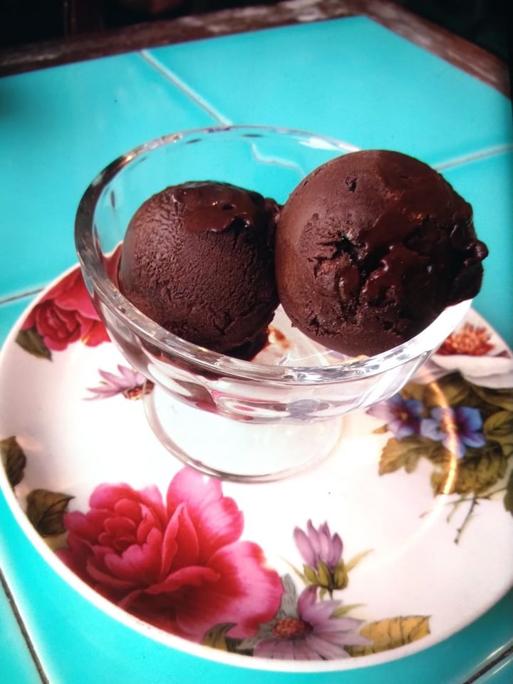 review photo of Rose Cafe Very Dark Chocolate Gelato shared by @tn on 20 Jan 2020 - review