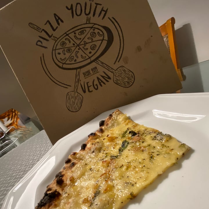 photo of Pizza Youth Vegan Caprese Bianca shared by @katiatrotta on  13 May 2022 - review