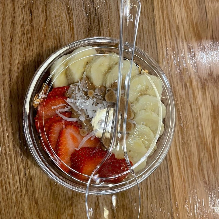 review photo of The Açai Collective Place: the AÇAI collective In my opinion, this is definitely the best acai bowl ever 🥺🥺 I ordered the buttered bowl and the choice of my sauce was almond butter. You are able to taste the banana in the acai which contributed to the creaminess of the acai. They have big and sweet strawberries which further brought out the taste of the açai. Despite the small serving, it is very filling. This is a definitely the go to place when you are having a craving for açai. I would definitely recommend you to check out this place!!! shared by @onetwothree on 21 Jul 2022 - review