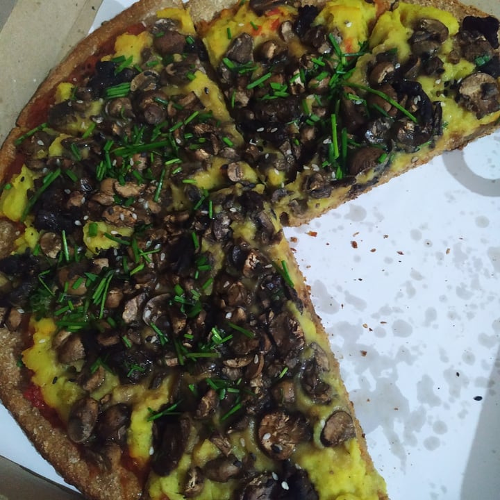 review photo of Roots Pizza Pizza De Hongos shared by @florweimann on 02 Jul 2021 - review