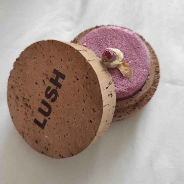 photo of LUSH Fresh Handmade Cosmetics Angel hair shared by @fedes on  23 Jun 2022 - review