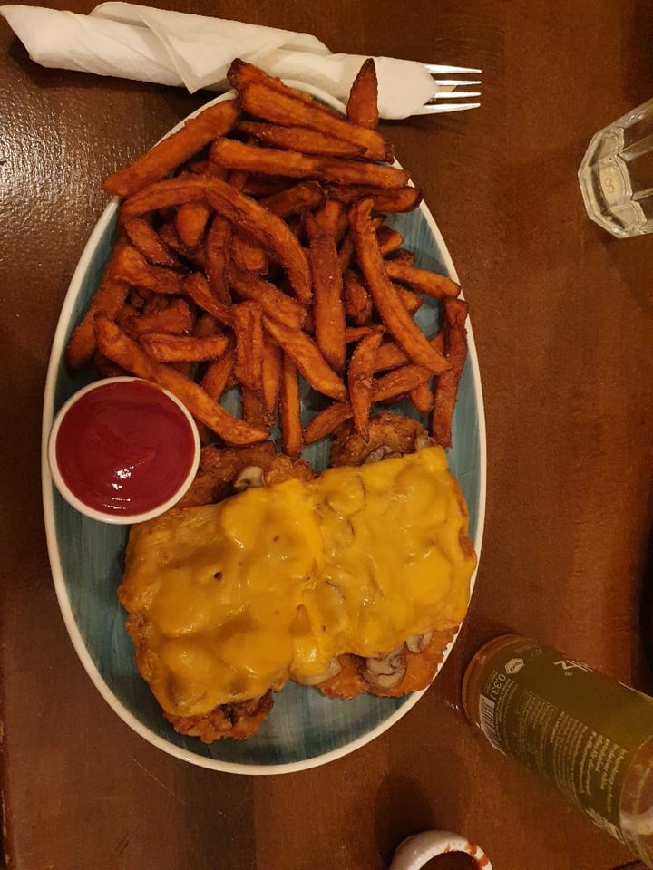review photo of Apple & Eve Vegan & Simply Natural Champignons-Cheese-Schnitzel shared by @lucapicker on 13 Mar 2020 - review