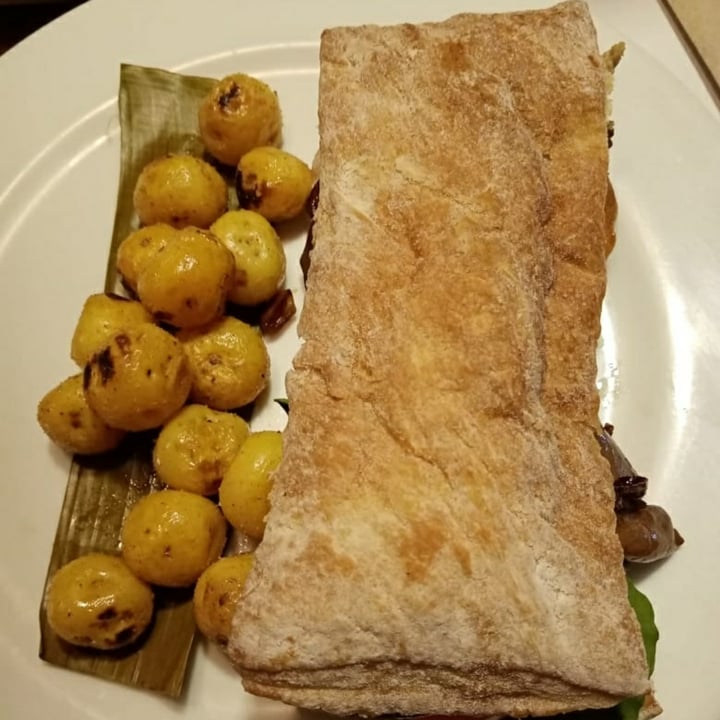 photo of Veggie Beans and Shakes Sandwich de portobello shared by @nataliagarzon on  24 Aug 2021 - review