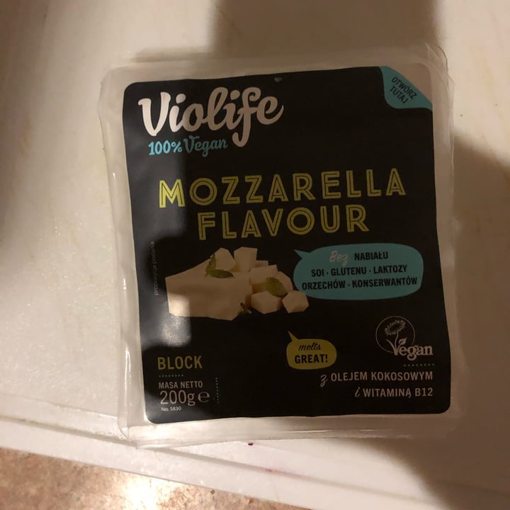 review photo of Violife Mozzarella Flavor Block shared by @lesionaire on 29 Nov 2021 - review