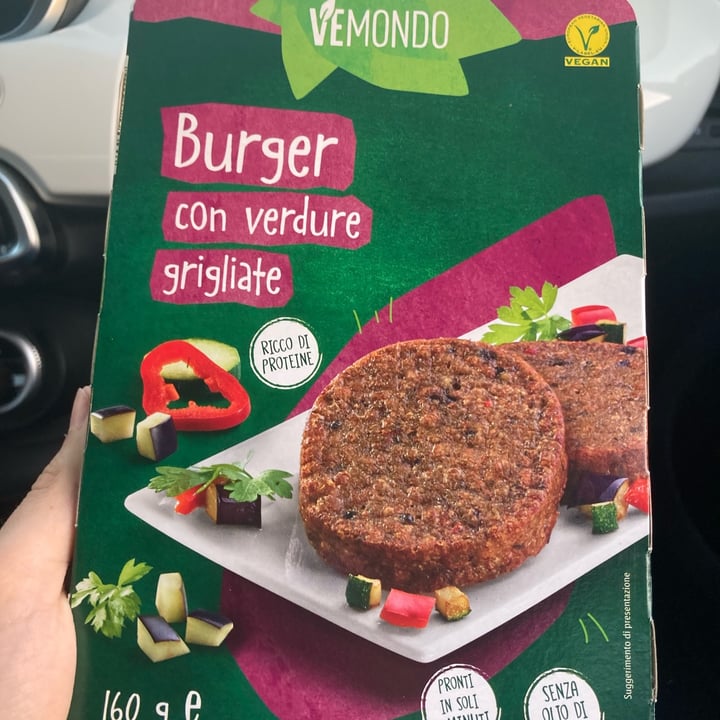 photo of Vemondo Burger con Verdure Grigliate shared by @veganile on  15 May 2022 - review