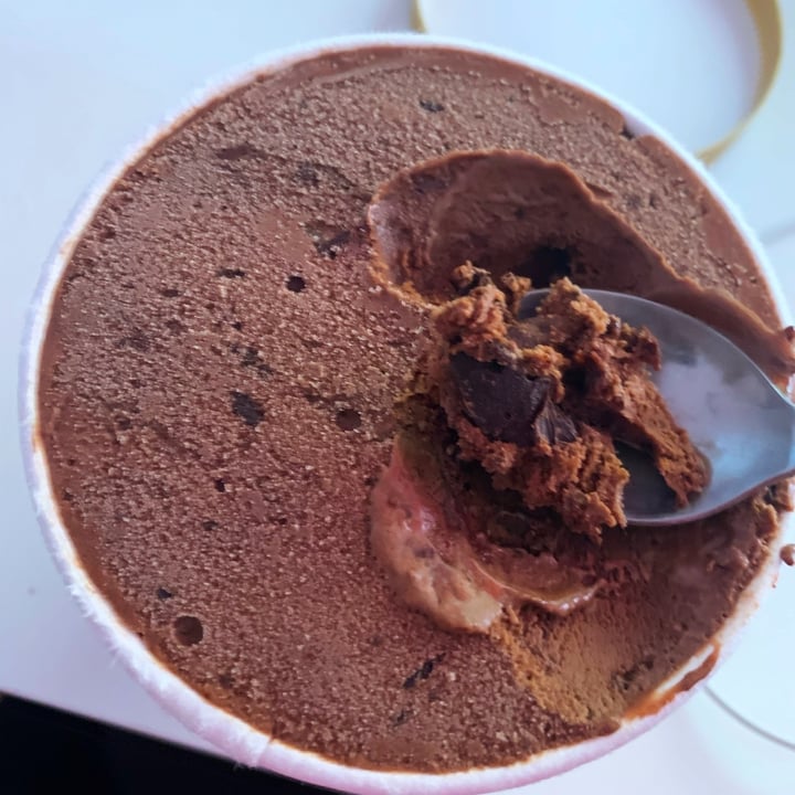 photo of Häagen-Dazs Chocolate Salted Fudge Truffle Ice Cream Tub shared by @bananabreadgirl on  05 May 2021 - review