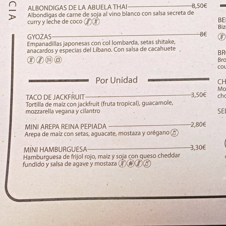 photo of MESTIZA - plant based restaurant Mini Hamburguesas shared by @alejandro-alvaro on  12 May 2022 - review