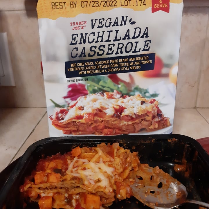 photo of Trader Joe's Vegan Enchilada Casserole shared by @jessicaleyna on  01 Jul 2022 - review