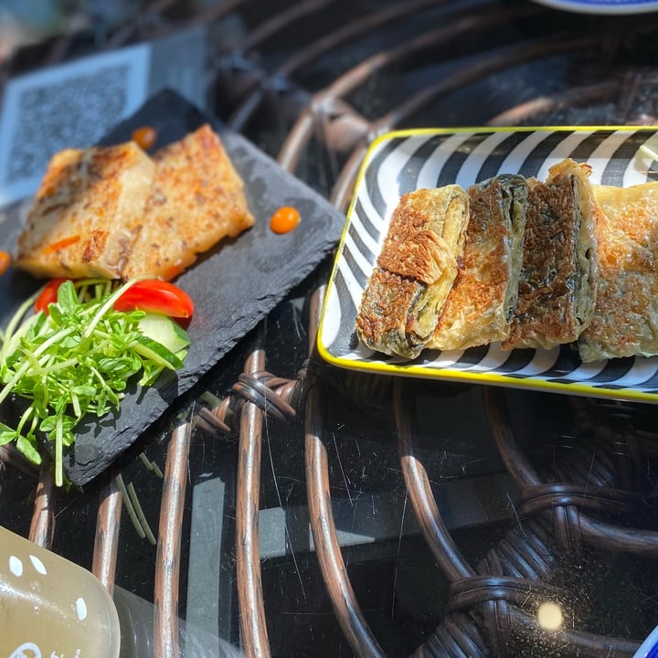 review photo of LockCha Tea House Central Pan fried beancurd skin with pickled ginger shared by @vegangu on 19 Nov 2022 - review