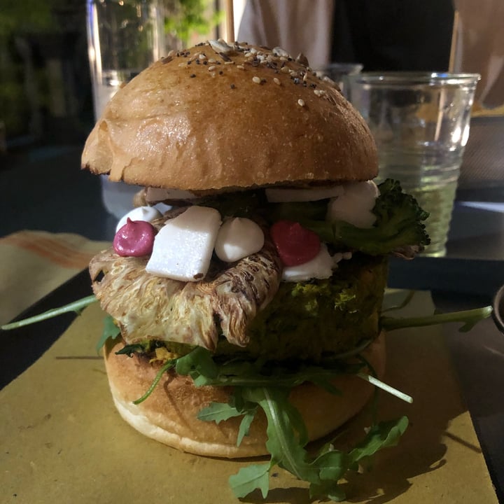 photo of Old England Pub - Pub Birreria Padova Porn burger vegan shared by @fabianna on  13 May 2022 - review