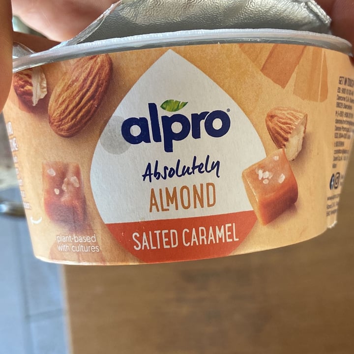 photo of Alpro Yogurt mandorla e caramello salato shared by @silvia1998 on  24 Mar 2022 - review