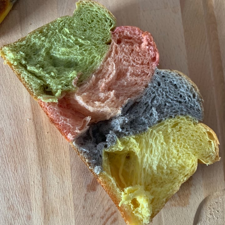 photo of Almond Bakery (Vegetarian) Multi Coloured Bread Loaf shared by @likiminaj on  08 Dec 2020 - review