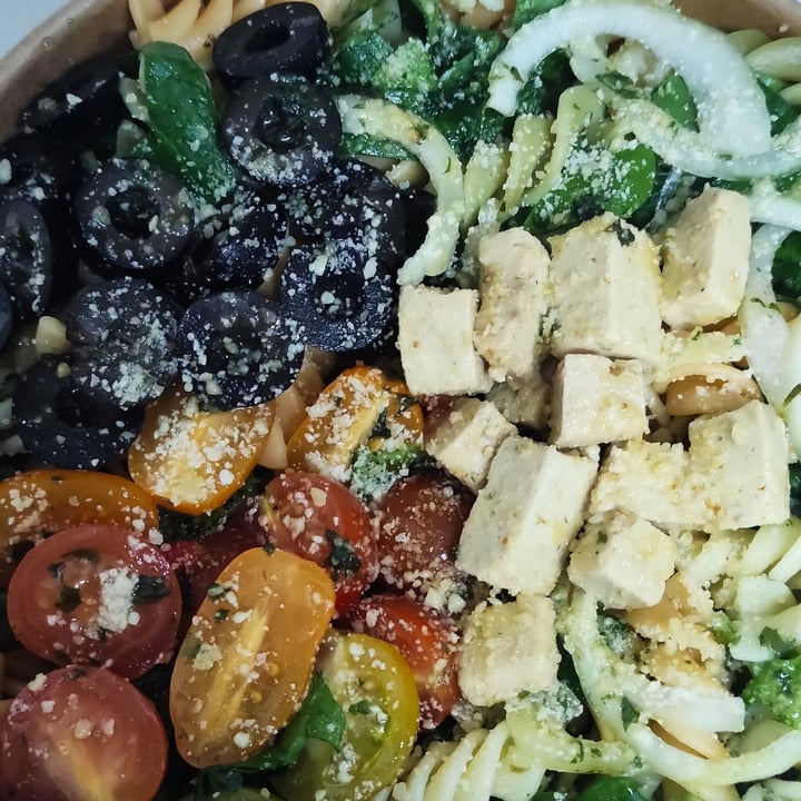photo of Deliveggie Ourense Buda Bowl Mediterraneo shared by @iruchinha on  06 May 2022 - review