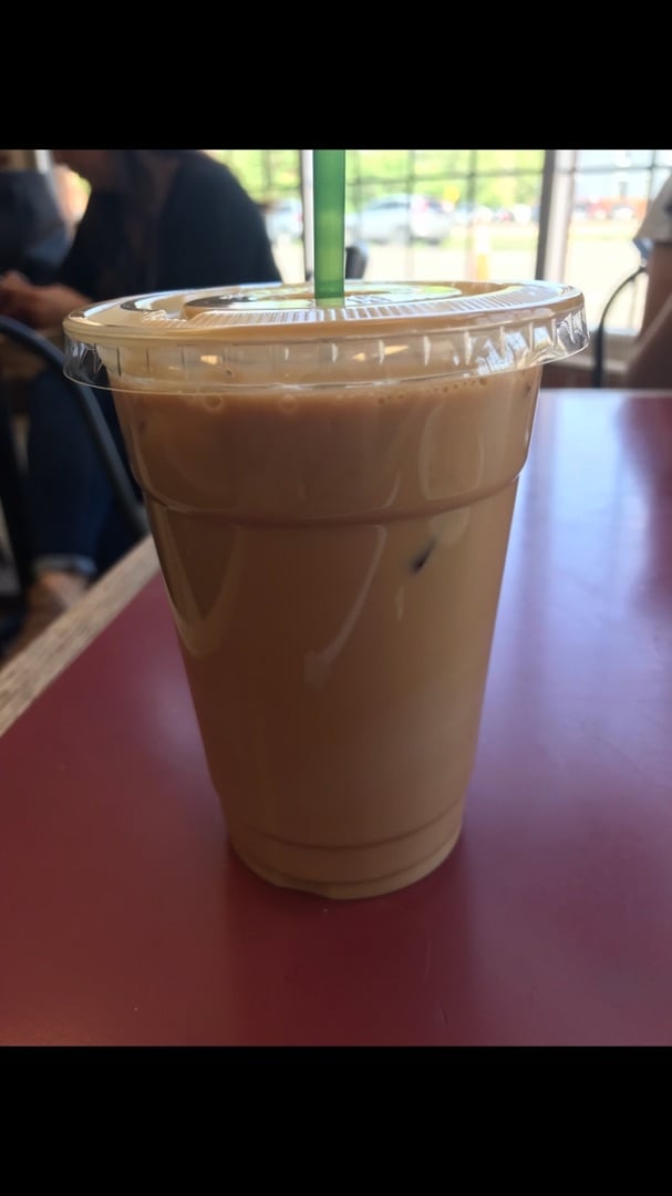photo of Beet Box Iced Vanilla Oat Milk Latte shared by @em3720 on  25 Apr 2020 - review