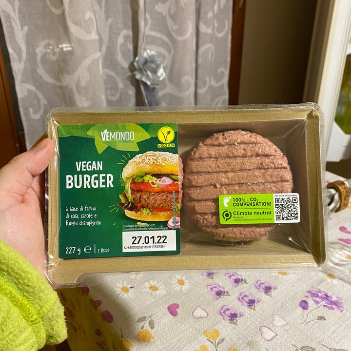 review photo of Vemondo Vegan Burger a base di farina di soia, carote e funghi champignon shared by @jacopoveghini on 29 Jan 2022 - review