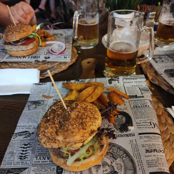 photo of Restaurant 1955 hamburger vegan shared by @angelamarialamacchia on  14 Jul 2022 - review