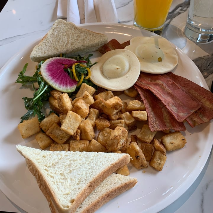review photo of Evviva Breakfast and Lunch Vegan Slam Platter shared by @annacres on 29 Mar 2022 - review