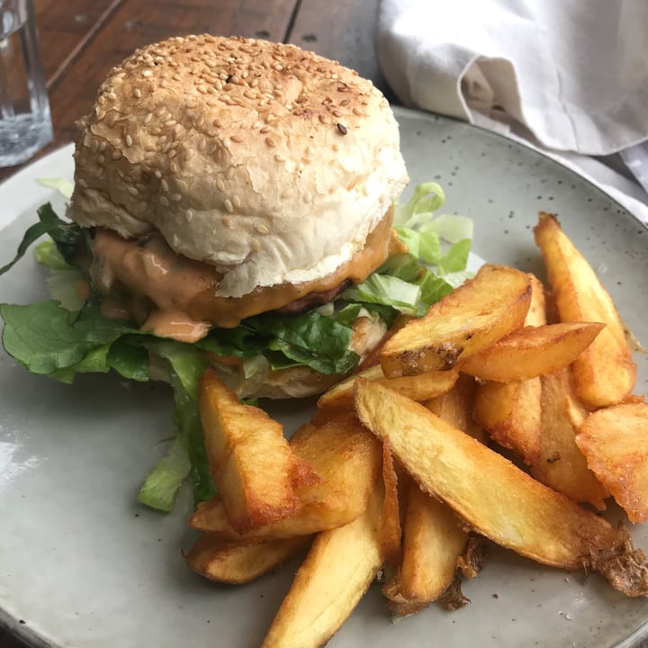 photo of The Garden Plate Cafe Cheeze Burger shared by @sanna on  22 Apr 2021 - review