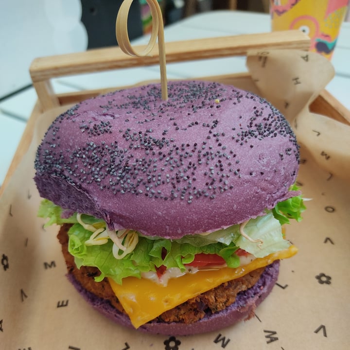 photo of Flower Burger Flower burger shared by @ecomecum on  12 Oct 2022 - review