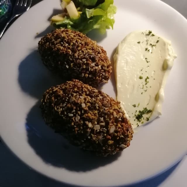 Photo of the dish “polpette di rapa rossa e lenticchie con maionese vegana”