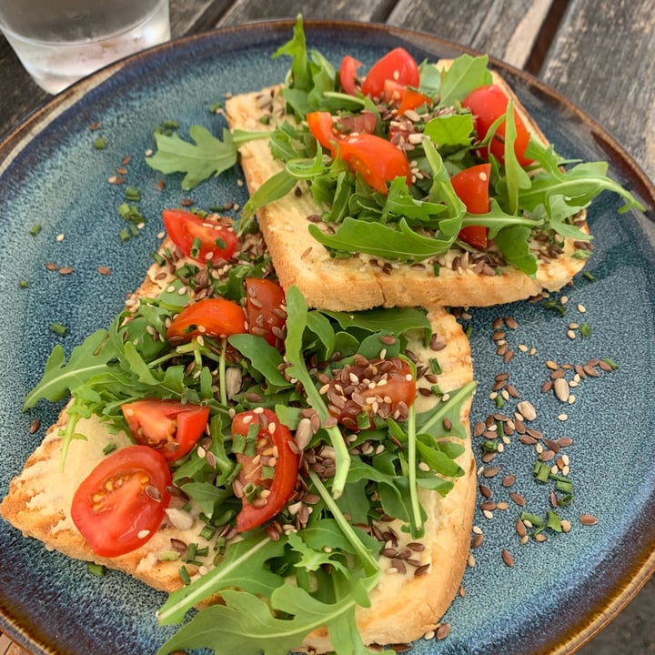 photo of Cafinho Piran Hummus Toast shared by @slovenianveganfinds on  03 Jul 2022 - review