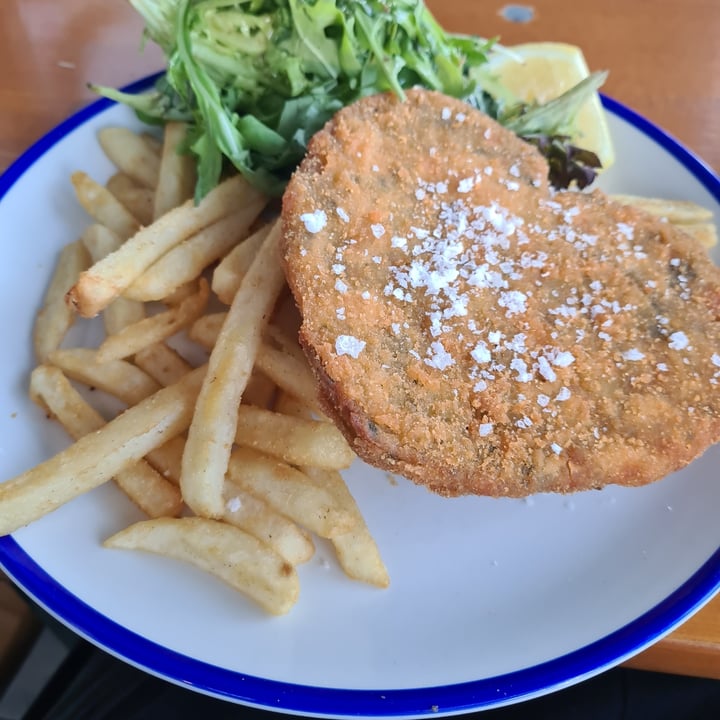 review photo of Munich Brauhaus Melbourne Vegan snitzel shared by @amandaabdo on 17 Sep 2021 - review