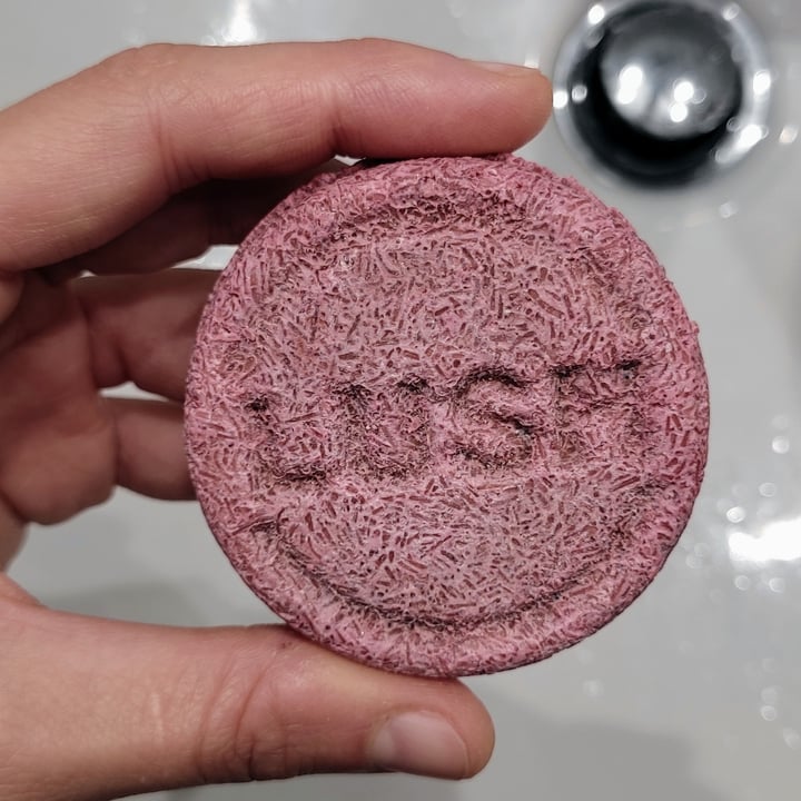 photo of LUSH Fresh Handmade Cosmetics Angel Hair SHAMPOO BAR shared by @elvialepore on  18 Oct 2022 - review