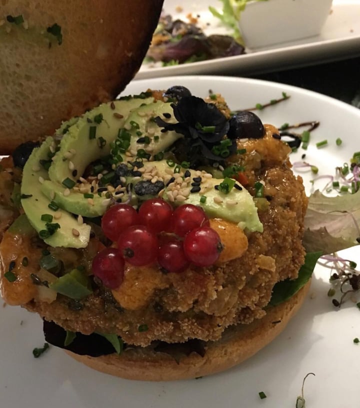 photo of Restaurant Alvocat Hamburguesa vegetal shared by @ansalvat on  26 Feb 2020 - review
