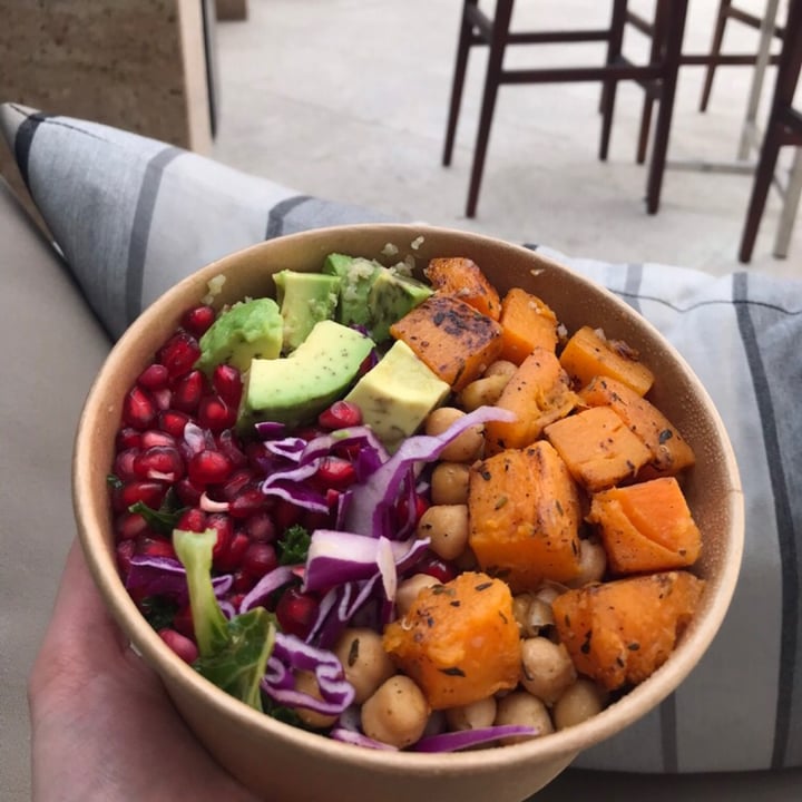 review photo of Bowlful Dubai Buddha Bowl shared by @alexandrastefan on 20 Aug 2020 - review