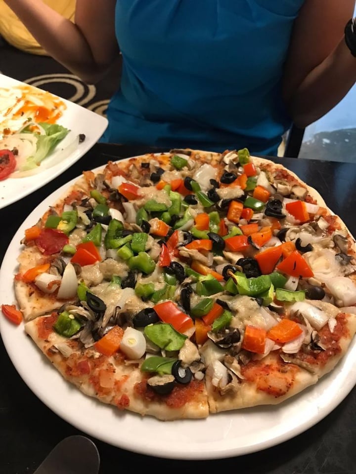 photo of Filthy Vegan Vegan pizza shared by @aparnasa on  22 Dec 2019 - review