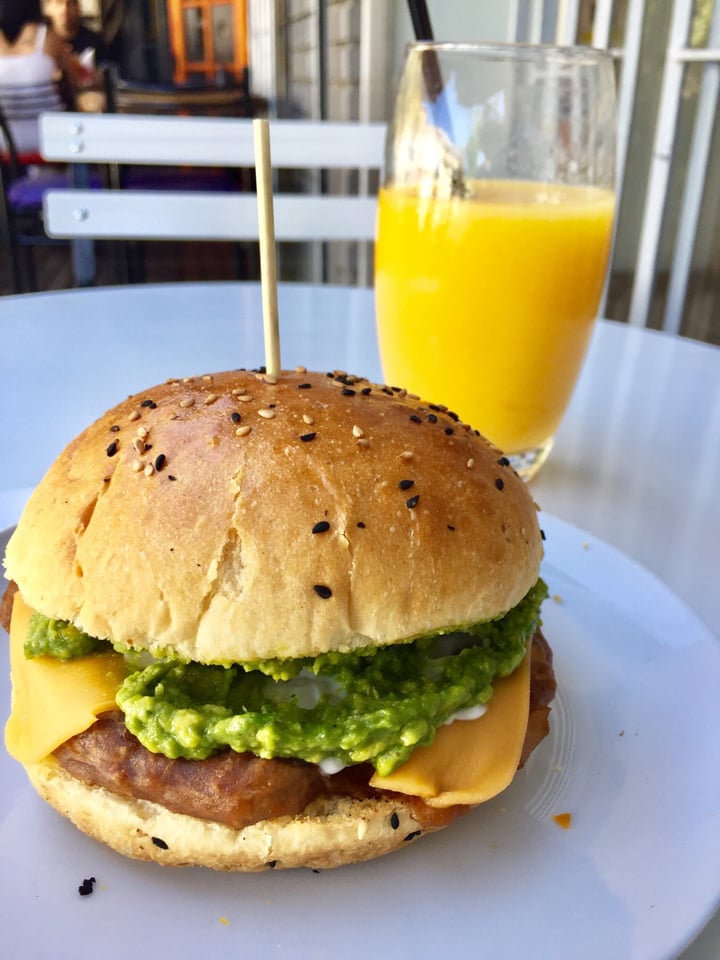 photo of Le Gate Vegan Sándwich Mechada shared by @veganjo on  09 Feb 2020 - review