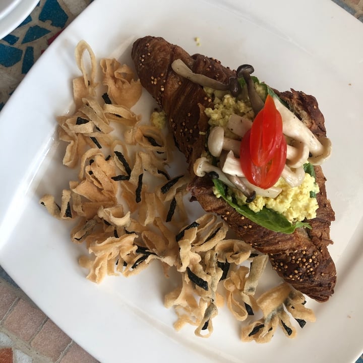 photo of WellSmoocht Mushroom And “egg” Truffle Croissant shared by @alyrauff on  19 Feb 2020 - review
