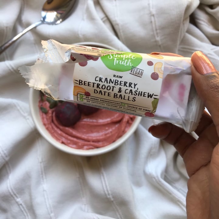 photo of Simple Truth Cranberry, Beetroot and Cashew Date balls shared by @24karrots on  24 Nov 2020 - review