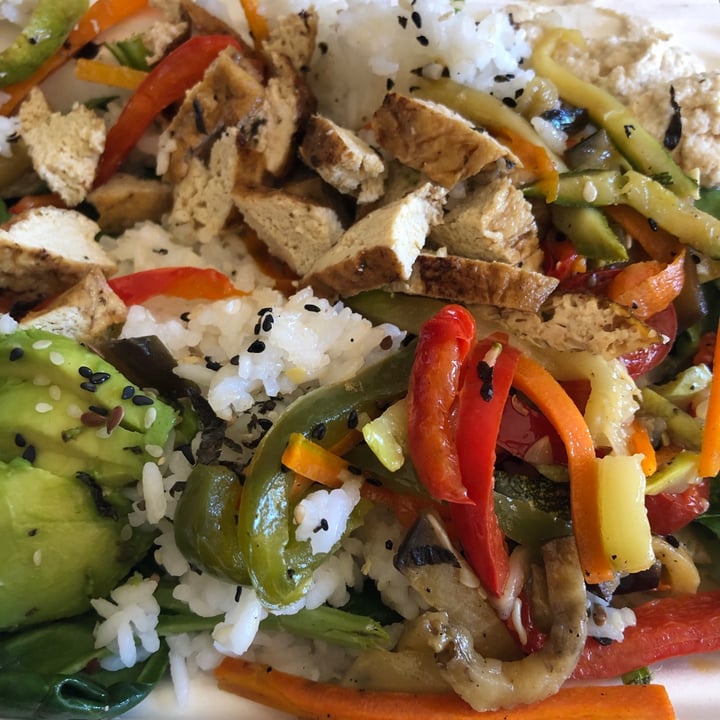 photo of Estilo Veggie Sushi Salad shared by @maryds on  15 Sep 2021 - review