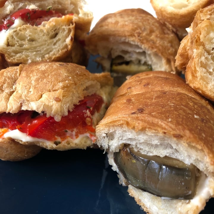 review photo of Probios Vegan Croissant Salato shared by @emanilardi on 06 May 2022 - review