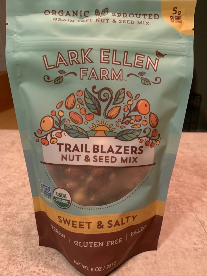 photo of Lark Ellen Farm Trailblazers Nut & Seed Mix shared by @julieschultz54 on  31 Dec 2019 - review