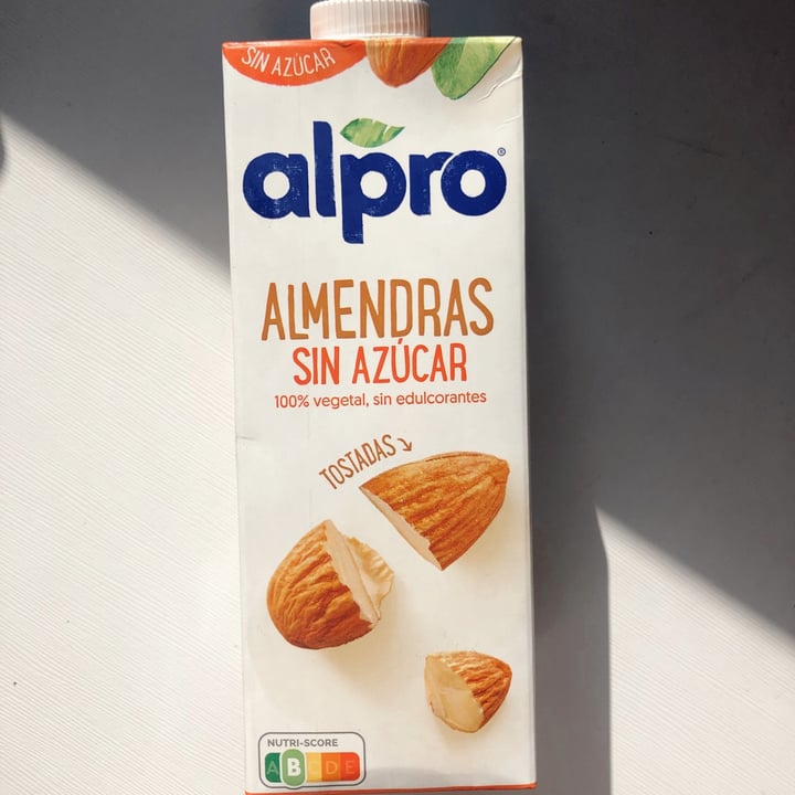 photo of Alpro Bebida Almendra sin azúcar shared by @devaalegria on  08 Jul 2022 - review