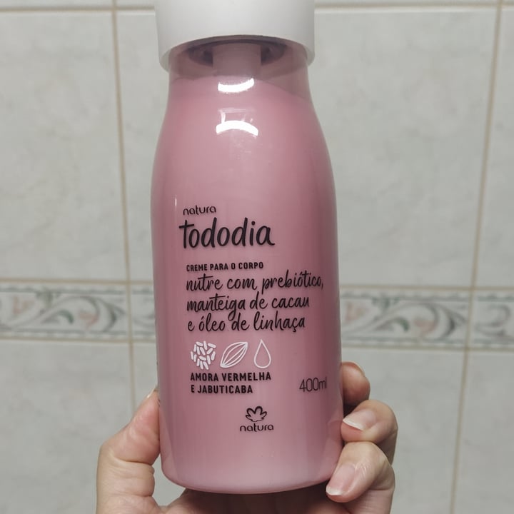 photo of Natura creme para o corpo  Tododia Amora Vermelha e jabuticaba shared by @meg4ever on  29 May 2022 - review
