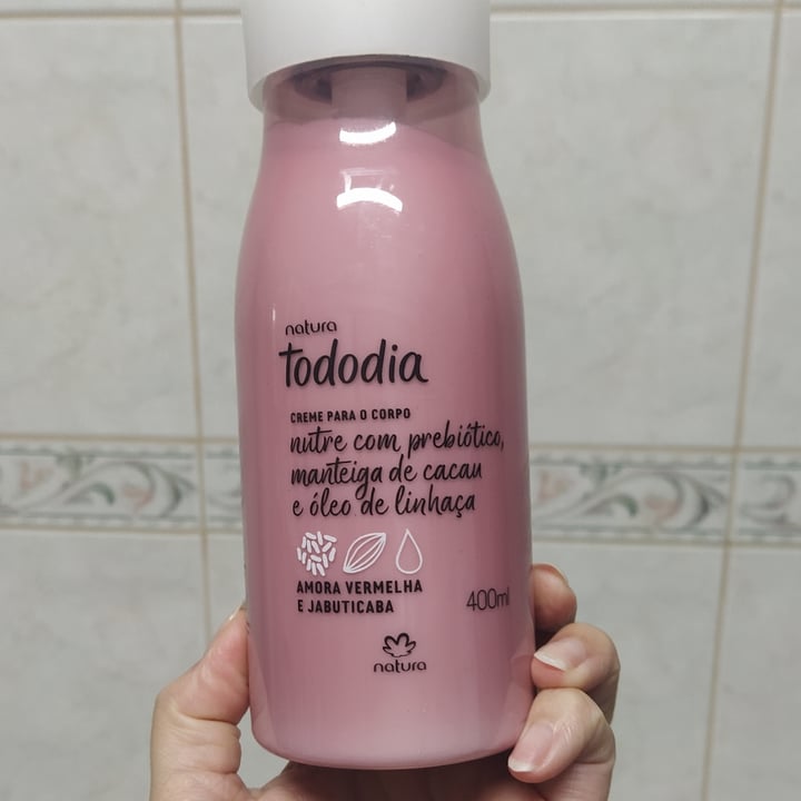 review photo of Natura creme para o corpo Tododia Amora Vermelha e jabuticaba shared by @meg4ever on 29 May 2022 - review